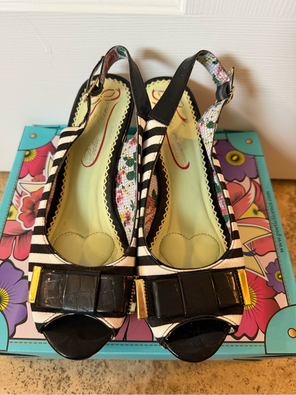 POETIC LICENCE Mad Money black white stripe Bow wedges 39 8M